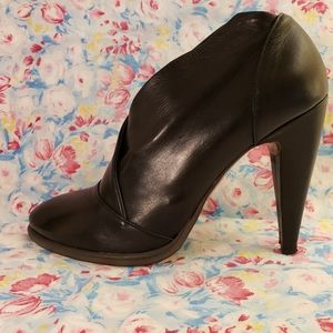 Barney's Riley Blk Leather Bootie, Sz 39